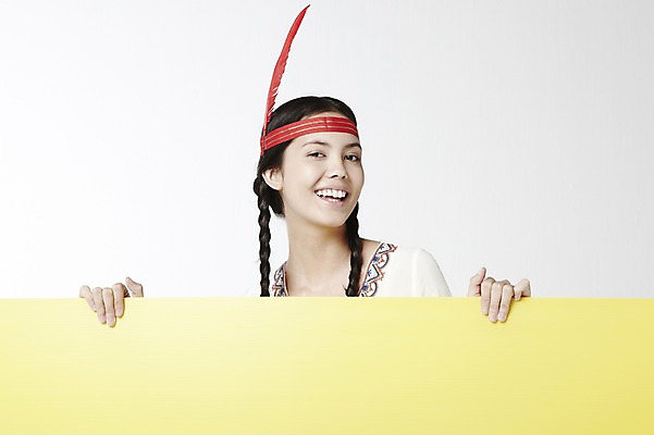 포토 JPG 스튜디오촬영 외국인 모델 해외기획촬영 배너 2012년태국 여자 포즈 컨셉 안내 프레임 실내 한명 서기 미소 웃음 누끼 사람 상반신 20대 성인 장식 인디언 알림 깃털 여자만 여자한명만 성인여자만 청년만 청년여자만 성인한명만 청년여자한명만 성인여자한명만 성인만 국내포토 1 모션 표정 아메리카 인종 청년 내부 파일형식