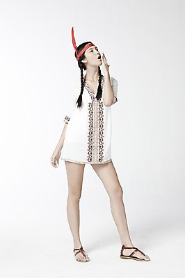 포토 JPG 스튜디오촬영 전신 외국인 모델 해외기획촬영 2012년태국 여자 포즈 컨셉 모션 실내 한명 서기 누끼 사람 손짓 20대 성인 장식 인디언 깃털 여자만 여자한명만 성인여자만 청년만 청년여자만 성인한명만 청년여자한명만 성인여자한명만 성인만 국내포토 1 아메리카 인종 청년 내부 파일형식