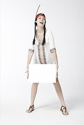 포토 JPG 스튜디오촬영 전신 외국인 모델 해외기획촬영 배너 2012년태국 여자 포즈 컨셉 안내 사각프레임 프레임 광고판 실내 한명 서기 미소 웃음 들기 누끼 사람 20대 성인 장식 인디언 알림 깃털 여자만 여자한명만 성인여자만 청년만 청년여자만 성인한명만 청년여자한명만 성인여자한명만 성인만 국내포토 1 모션 알림판 표정 아메리카 인종 청년 내부 사각형 판 파일형식