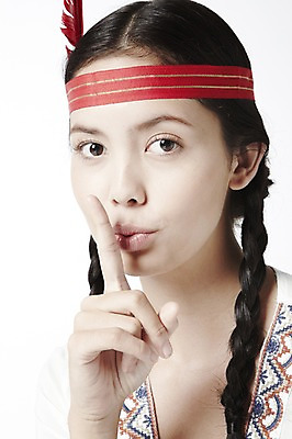 포토 JPG 스튜디오촬영 외국인 모델 해외기획촬영 2012년태국 여자 포즈 컨셉 모션 실내 한명 누끼 사람 손짓 상반신 20대 성인 장식 검지손가락 인디언 비밀 깃털 쉿 여자만 여자한명만 성인여자만 청년만 청년여자만 성인한명만 청년여자한명만 성인여자한명만 성인만 국내포토 1 손가락 아메리카 인종 청년 내부 조용 파일형식