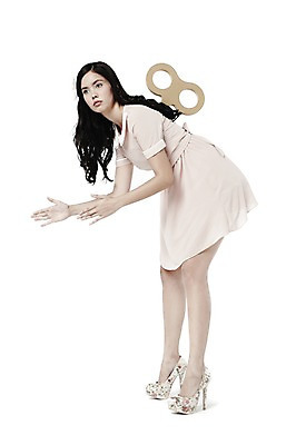 포토 JPG 스튜디오촬영 전신 외국인 모델 해외기획촬영 2012년태국 드레스 원피스 여자 인형 구두 포즈 컨셉 모션 실내 한명 서기 누끼 사람 손짓 20대 성인 하이힐 순수 태엽 마리오네트 마리오네트인형 태엽인형 여자만 여자한명만 성인여자만 청년만 청년여자만 성인한명만 청년여자한명만 성인여자한명만 성인만 국내포토 1 옷 신발 인종 청년 내부 여성화 파일형식