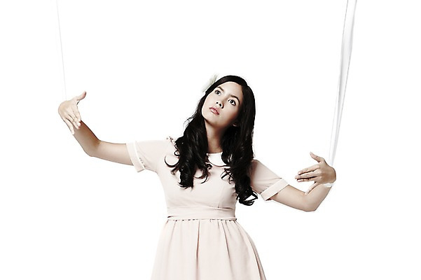 포토 JPG 스튜디오촬영 외국인 모델 해외기획촬영 2012년태국 드레스 원피스 여자 줄 인형 포즈 컨셉 모션 실내 한명 서기 누끼 사람 상반신 20대 성인 운전 끈 순수 마리오네트 마리오네트인형 여자만 여자한명만 성인여자만 청년만 청년여자만 성인한명만 청년여자한명만 성인여자한명만 성인만 국내포토 1 옷 인종 청년 내부 파일형식