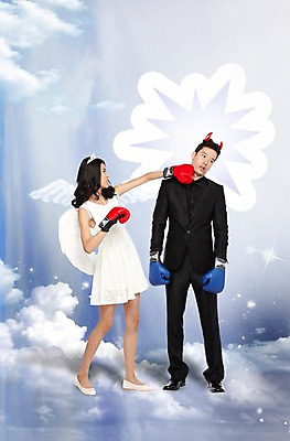 전신 PSD 서양인 외국인 백인 구름 편집 편집이미지 원피스 여자 남자 구두 포토일러 하늘 천사 서기 사람 정장 20대 성인 두명 청춘 경쟁 권투 글러브 권투글러브 펀치 악마 싸움 승 승자 청년만 성인만 이미지편집 자연요소 옷 스포츠용품 장갑 신발 컨셉 모션 인종 청년 격투기 파일형식