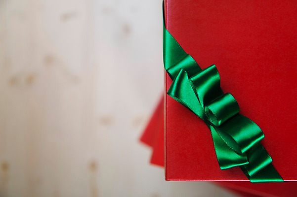 포토 JPG 스튜디오촬영 리본 배경화면 백그라운드 포장 실내 선물포장 선물 근접촬영 사람없음 아웃포커스 장식 선물상자 상자 끈 오브젝트 국내포토 뷰포인트 촬영기법 내부 파일형식