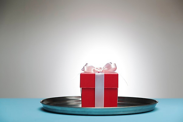 포토 JPG 스튜디오촬영 식기 리본 백그라운드 포장 쟁반 실내 선물포장 선물 근접촬영 사람없음 장식 선물상자 상자 끈 오브젝트 국내포토 뷰포인트 내부 파일형식