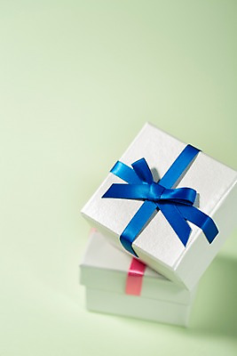 포토 JPG 스튜디오촬영 리본 백그라운드 포장 실내 선물포장 선물 근접촬영 사람없음 아웃포커스 장식 선물상자 상자 끈 오브젝트 국내포토 뷰포인트 촬영기법 내부 파일형식