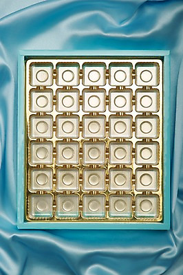 포토 JPG 스튜디오촬영 백그라운드 포장 실내 선물포장 선물 틀 근접촬영 사람없음 장식 선물상자 상자 실크 천 오브젝트 국내포토 뷰포인트 내부 직물 파일형식