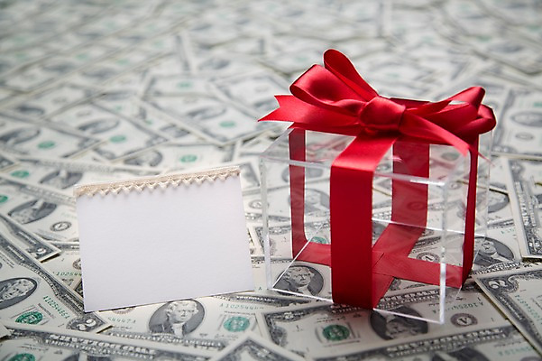 포토 JPG 스튜디오촬영 리본 종이 배경화면 백그라운드 지폐 돈 포장 프레임 실내 선물포장 선물 근접촬영 사람없음 아웃포커스 장식 금융 경제 선물상자 상자 쌓기 달러 공책 메모지 끈 알림 오브젝트 국내포토 뷰포인트 모션 문구용품 촬영기법 내부 사무용품 재산 파일형식