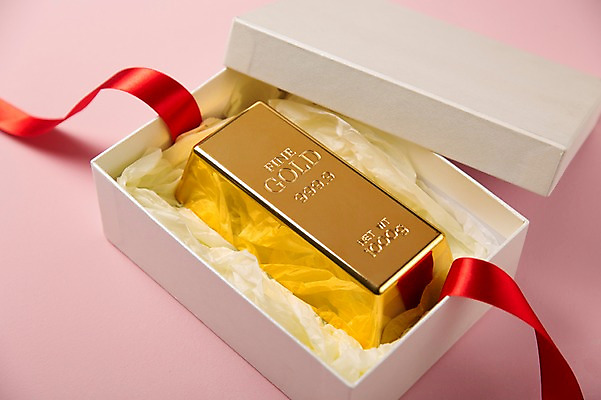 포토 JPG 스튜디오촬영 리본 백그라운드 포장 실내 선물포장 선물 근접촬영 사람없음 아웃포커스 장식 선물상자 상자 끈 황금 오브젝트 금괴 국내포토 뷰포인트 촬영기법 내부 파일형식