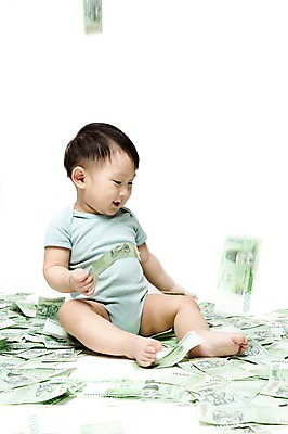 포토 JPG 스튜디오촬영 전신 남자 어린이라이프 지폐 돈 날리기 실내 한명 미소 웃음 들기 누끼 사람 앉기 동양인 옆모습 금융 경제 한국인 아기 원화 만원 어린이경제 돈벼락 남자만 남자한명만 아기만 남자아기만 남자아기한명만 국내포토 1 라이프스타일 어린이 뷰포인트 모션 표정 인종 내부 재산 파일형식