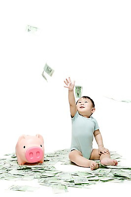 포토 JPG 스튜디오촬영 전신 남자 어린이라이프 지폐 돈 날리기 실내 한명 누끼 사람 앉기 동양인 앞모습 금융 경제 저축 한국인 돼지저금통 저금통 올려보기 아기 절약 원화 만원 어린이경제 돈벼락 남자만 남자한명만 아기만 남자아기만 남자아기한명만 국내포토 1 라이프스타일 어린이 뷰포인트 컨셉 모션 인종 내부 재산 파일형식