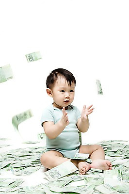 포토 JPG 스튜디오촬영 전신 남자 어린이라이프 지폐 돈 날리기 실내 한명 누끼 사람 앉기 동양인 앞모습 금융 경제 한국인 아기 원화 만원 어린이경제 돈벼락 남자만 남자한명만 아기만 남자아기만 남자아기한명만 국내포토 1 라이프스타일 어린이 뷰포인트 모션 인종 내부 재산 파일형식