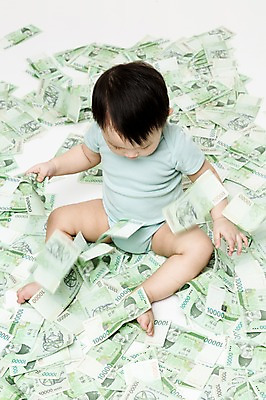 포토 JPG 스튜디오촬영 전신 응시 남자 어린이라이프 지폐 돈 날리기 실내 한명 사람 앉기 동양인 앞모습 금융 경제 한국인 아기 원화 만원 어린이경제 돈벼락 남자만 남자한명만 아기만 남자아기만 남자아기한명만 국내포토 1 라이프스타일 시선 어린이 뷰포인트 모션 인종 내부 재산 파일형식