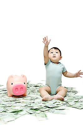 포토 JPG 스튜디오촬영 전신 남자 어린이라이프 지폐 돈 실내 한명 누끼 사람 앉기 동양인 앞모습 금융 경제 저축 한국인 돼지저금통 저금통 올려보기 아기 절약 원화 만원 어린이경제 남자만 남자한명만 아기만 남자아기만 남자아기한명만 국내포토 1 라이프스타일 어린이 뷰포인트 컨셉 모션 인종 내부 재산 파일형식