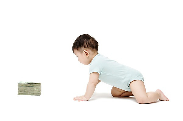 포토 JPG 스튜디오촬영 전신 남자 어린이라이프 엎드리기 지폐 돈 실내 한명 누끼 사람 동양인 옆모습 금융 경제 한국인 아기 원화 만원 돈다발 호기심 어린이경제 기어가기 남자만 남자한명만 아기만 남자아기만 남자아기한명만 국내포토 1 라이프스타일 감정 어린이 뷰포인트 컨셉 모션 인종 내부 재산 파일형식