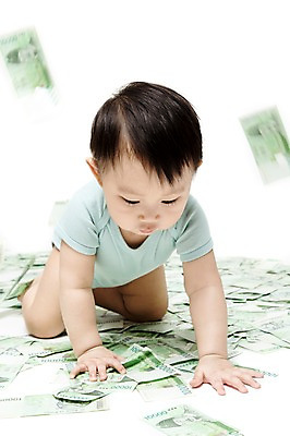 포토 JPG 스튜디오촬영 전신 응시 남자 어린이라이프 엎드리기 지폐 돈 날리기 실내 한명 누끼 사람 동양인 앞모습 금융 경제 한국인 아기 원화 만원 어린이경제 기어가기 돈벼락 남자만 남자한명만 아기만 남자아기만 남자아기한명만 내려보기 국내포토 1 라이프스타일 시선 어린이 뷰포인트 모션 인종 내부 재산 파일형식