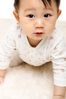 포토 JPG 스튜디오촬영 응시 남자 어린이라이프 엎드리기 실내 한명 사람 동양인 근접촬영 앞모습 카펫 한국인 매트 아기 남자만 남자한명만 아기만 남자아기만 남자아기한명만 국내포토 1 라이프스타일 시선 어린이 뷰포인트 모션 인종 내부 파일형식