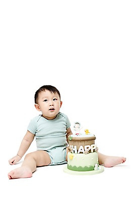 포토 JPG 스튜디오촬영 전신 응시 남자 어린이라이프 놀이 실내 한명 누끼 사람 앉기 동양인 앞모습 케이크 한국인 아기 남자만 남자한명만 아기만 남자아기만 남자아기한명만 국내포토 1 라이프스타일 시선 어린이 뷰포인트 모션 디저트 인종 내부 파일형식