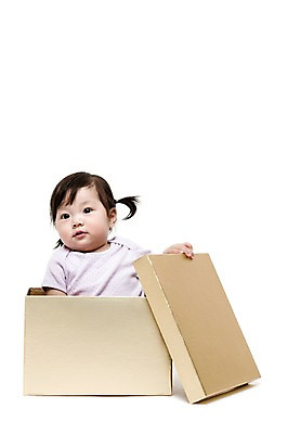 포토 JPG 스튜디오촬영 여자 어린이라이프 놀이 실내 한명 누끼 사람 앉기 동양인 상반신 앞모습 상자 한국인 아기 여자만 여자한명만 아기만 여자아기만 여자아기한명만 국내포토 1 라이프스타일 어린이 뷰포인트 모션 인종 내부 파일형식