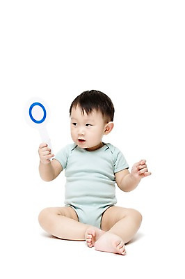 포토 JPG 스튜디오촬영 전신 응시 남자 어린이라이프 놀이 실내 한명 들기 누끼 사람 앉기 동양인 앞모습 팻말 한국인 아기 남자만 남자한명만 아기만 남자아기만 남자아기한명만 국내포토 1 라이프스타일 시선 어린이 뷰포인트 모션 프레임 인종 내부 파일형식