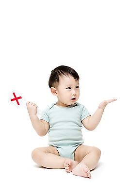 포토 JPG 스튜디오촬영 전신 응시 남자 어린이라이프 놀이 실내 한명 들기 누끼 사람 앉기 동양인 앞모습 팻말 한국인 아기 X 남자만 남자한명만 아기만 남자아기만 남자아기한명만 국내포토 1 라이프스타일 알파벳 시선 어린이 뷰포인트 모션 프레임 인종 내부 파일형식