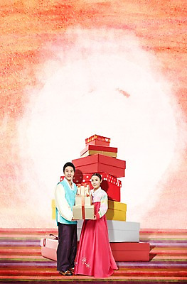 전신 PSD 편집 편집이미지 부부 커플 응시 여자 명절 남자 새해 선물 서기 미소 웃음 들기 사람 동양인 손짓 20대 성인 두명 앞모습 선물상자 청춘 설날 한국인 전통의상 한복 새해선물 청년만 성인만 설선물 이미지편집 한국전통 전통 시선 기념일 뷰포인트 컨셉 관계 모션 표정 인종 청년 상자 파일형식 명절선물