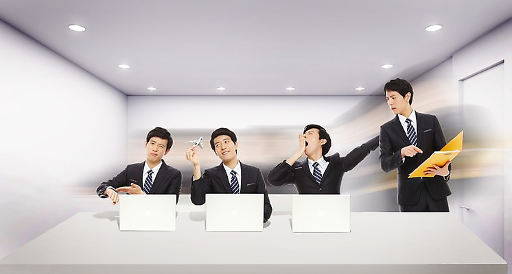 PSD 편집이미지 남자 여행 포즈 모션 탁자 스트레스 피곤 정보기술 미소 웃음 사람 앉기 동양인 정장 손짓 여러명 20대 성인 노트북 전자제품 청춘 사무실 다양 한국인 업무 직장인 비즈니스맨 찡그림 상사 책상 문서 파일 기지개 하품 업무과다 야근 지적 멀티 멀티태스크 남자만 성인남자만 청년만 청년남자만 성인만 이미지편집 직업 옷 가구 다수 컨셉 비즈니스 기술 표정 인종 청년 작업 생리현상 파일형식