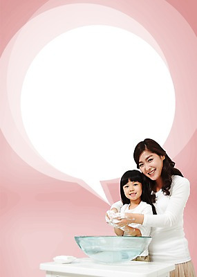 모양 PSD 편집이미지 배너 여자 딸 어린이 말풍선 탁자 모녀 엄마 안내 프레임 틀 서기 웃음 사람 동양인 성인 두명 물 손잡기 공백 거품 한국인 위생 알림 비누 세숫대야 여자만 이미지편집 자연요소 가구 가족 모션 표정 인종 위생용품 파일형식