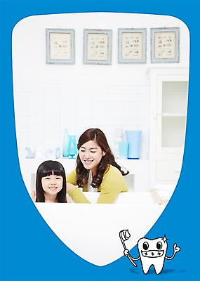 PSD 편집이미지 캐릭터 여자 딸 캠페인 액자 의학 모녀 엄마 유리병 건강 치과 미소 웃음 사람 성인 두명 앞모습 치료 양치 치아 위생 칫솔 병 장식장 치약 치아건강 여자만 성인여자만 성인만 이미지편집 식기 뷰포인트 가구 가족 병_용기 표정 병원 위생용품 청결 소화기관 파일형식