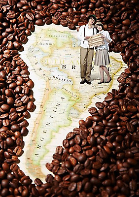 전신 PSD 편집 편집이미지 모자 커플 여자 남자 커피 음료 여행 세계지도 지도 서기 들기 사람 동양인 성인 두명 한국인 원두 차 낟알 성인만 이미지편집 잡화 관계 모션 인종 세계 파일형식