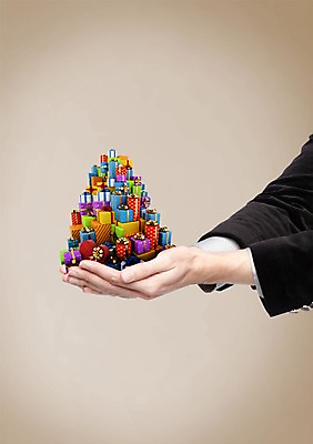 PSD 편집 편집이미지 손 선물 한명 들기 이벤트 신체부위 선물상자 쇼핑 쌓기 양손 소매 이미지편집 1 모션 사람 상자 파일형식