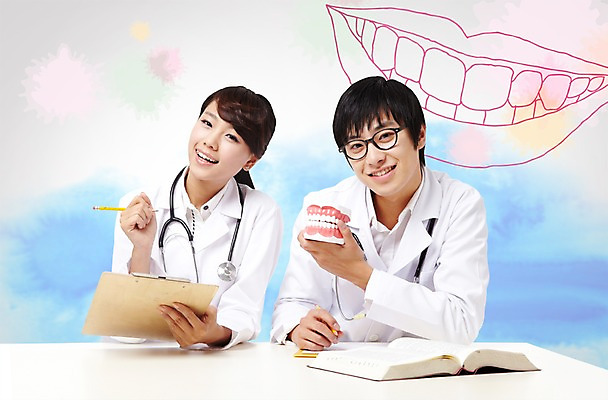 PSD 편집이미지 직업 여자 남자 안경 의학 청진기 치과 병원 미소 웃음 들기 사람 동양인 상반신 20대 성인 두명 앞모습 치료 책 연필 한국인 의사 가운 의사가운 입 치아 책상 입술 치과의사 파일 치아모형 서류판 의료기관 청년만 성인만 안경낌 이미지편집 잡화 옷 뷰포인트 가구 의료기기 모션 학용품 표정 인종 청년 신체부위 필기구 사무용품 의료진 소화기관 파일형식