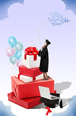 전신 PSD 편집이미지 모자 학생 여자 교육 대학생 학사모 졸업 선물 한명 서기 미소 웃음 사람 동양인 이벤트 20대 성인 옆모습 선물상자 노트북 상자 쌓기 한국인 올려보기 졸업가운 졸업장 신학기 입학 풍선 졸업선물 입학선물 여자만 여자한명만 성인여자만 청년만 청년여자만 성인한명만 청년여자한명만 성인여자한명만 성인만 이미지편집 모자_잡화 1 잡화 뷰포인트 모션 표정 인종 청년 전자제품 가운 파일형식
