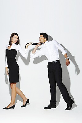 포토 JPG 스튜디오촬영 전신 외국인 해외기획촬영 2012년태국 여자 남자 비즈니스 실내 서기 사람 정장 20대 성인 두명 옆모습 직장인 비즈니스맨 비즈니스우먼 당기기 유혹 청년만 성인만 국내포토 직업 옷 뷰포인트 컨셉 모션 인종 청년 내부 파일형식