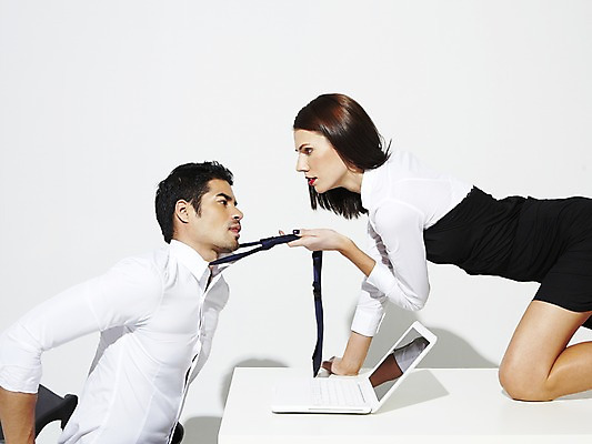 포토 JPG 스튜디오촬영 외국인 해외기획촬영 2012년태국 여자 남자 엎드리기 비즈니스 탁자 실내 사람 앉기 정장 20대 성인 두명 옆모습 노트북 컴퓨터 섹시 직장인 비즈니스맨 비즈니스우먼 당기기 유혹 책상 청년만 성인만 국내포토 직업 옷 뷰포인트 가구 컨셉 모션 인종 청년 내부 전자제품 파일형식