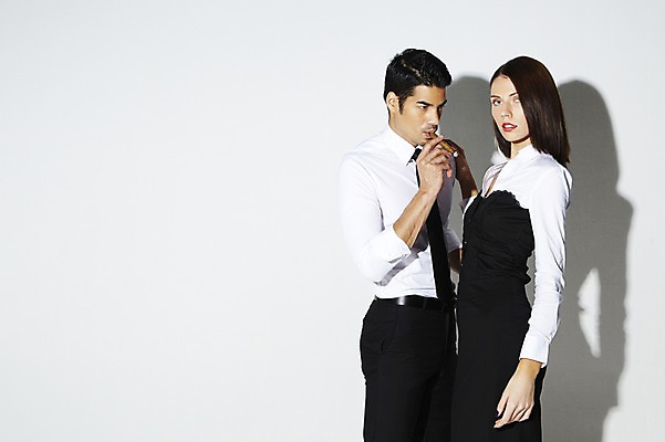 포토 JPG 스튜디오촬영 외국인 해외기획촬영 2012년태국 여자 남자 비즈니스 흡연 담배 실내 서기 사람 정장 20대 성인 두명 옆모습 직장인 비즈니스맨 비즈니스우먼 청년만 성인만 국내포토 직업 옷 뷰포인트 모션 인종 청년 내부 파일형식