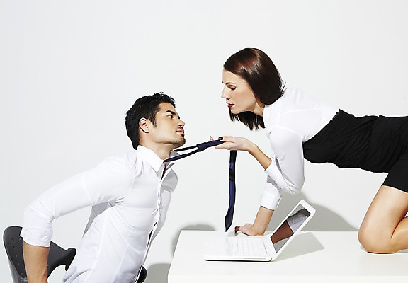 포토 JPG 스튜디오촬영 외국인 해외기획촬영 2012년태국 여자 남자 엎드리기 의자 비즈니스 탁자 실내 사람 앉기 정장 20대 성인 두명 옆모습 노트북 컴퓨터 섹시 마주보기 직장인 비즈니스맨 비즈니스우먼 당기기 유혹 책상 청년만 성인만 국내포토 직업 옷 뷰포인트 가구 컨셉 모션 인종 청년 내부 전자제품 파일형식