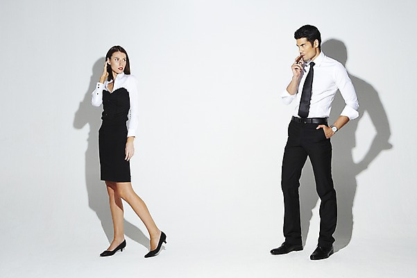 포토 JPG 스튜디오촬영 전신 외국인 해외기획촬영 2012년태국 여자 남자 비즈니스 실내 서기 사람 정장 20대 성인 두명 옆모습 직장인 비즈니스맨 비즈니스우먼 청년만 성인만 국내포토 직업 옷 뷰포인트 모션 인종 청년 내부 파일형식