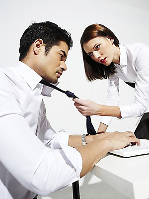 포토 JPG 스튜디오촬영 외국인 해외기획촬영 2012년태국 여자 남자 비즈니스 탁자 실내 사람 정장 20대 성인 두명 노트북 컴퓨터 섹시 업무 직장인 비즈니스맨 비즈니스우먼 작업실 당기기 유혹 책상 청년만 성인만 국내포토 직업 옷 가구 컨셉 모션 인종 청년 내부 전자제품 작업 파일형식