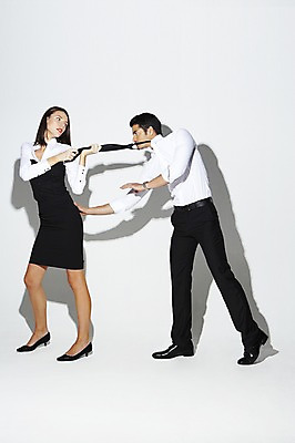 포토 JPG 스튜디오촬영 전신 외국인 해외기획촬영 2012년태국 여자 남자 비즈니스 실내 서기 사람 정장 20대 성인 두명 옆모습 섹시 직장인 비즈니스맨 비즈니스우먼 당기기 유혹 청년만 성인만 국내포토 직업 옷 뷰포인트 컨셉 모션 인종 청년 내부 파일형식