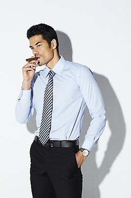 포토 JPG 스튜디오촬영 외국인 해외기획촬영 2012년태국 남자 셔츠 와이셔츠 비즈니스 흡연 담배 실내 한명 서기 사람 정장 20대 성인 직장인 비즈니스맨 남자만 남자한명만 성인남자만 청년만 청년남자만 청년남자한명만 성인한명만 성인남자한명만 성인만 국내포토 직업 1 옷 상의 모션 인종 청년 내부 파일형식