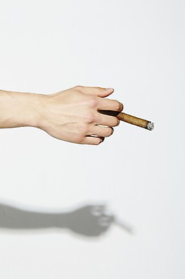 포토 JPG 스튜디오촬영 외국인 해외기획촬영 손 2012년태국 남자 실루엣 흡연 담배 실내 그림자 한명 들기 사람 20대 성인 신체부위 청년만 성인한명만 성인만 국내포토 1 모션 촬영기법 인종 청년 내부 파일형식
