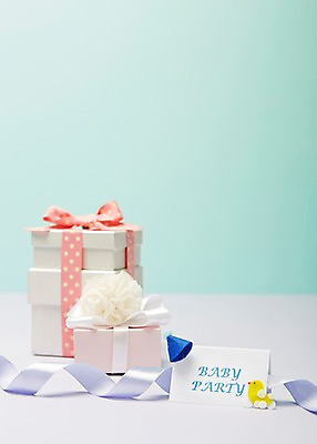 포토 JPG 스튜디오촬영 알파벳 영어 잡화 리본 종이 컬러 생활용품 백그라운드 탁자 대문자 오리 실내 선물 근접촬영 사람없음 아웃포커스 단어 선물상자 상자 장난감 놀이용품 고깔모자 아기용품 끈 오브젝트 민트색 국내포토 카드프레임 문자 모자_잡화 뷰포인트 가구 조류 프레임 촬영기법 내부 파일형식