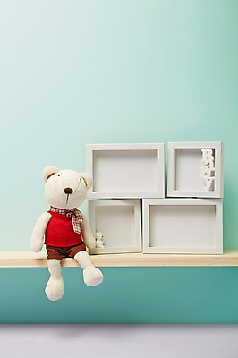 포토 JPG 스튜디오촬영 알파벳 영어 잡화 인형 컬러 생활용품 액자 백그라운드 대문자 선반 실내 액자틀 틀 근접촬영 사람없음 단어 장난감 놀이용품 곰인형 아기용품 오브젝트 민트색 국내포토 문자 뷰포인트 가구 내부 파일형식