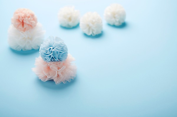 포토 JPG 스튜디오촬영 잡화 컬러 배경화면 백그라운드 실내 근접촬영 사람없음 아웃포커스 장식 파란색 아기용품 오브젝트 코사지 국내포토 뷰포인트 장신구 촬영기법 내부 파일형식