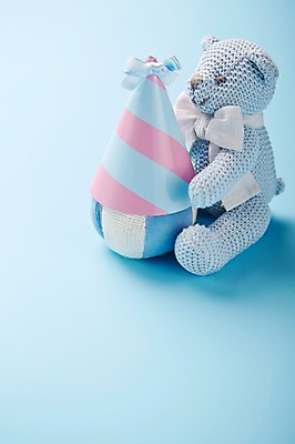 포토 JPG 스튜디오촬영 잡화 인형 컬러 생활용품 백그라운드 공 실내 근접촬영 사람없음 아웃포커스 파란색 장난감 놀이용품 곰인형 고깔모자 아기용품 오브젝트 국내포토 모자_잡화 뷰포인트 촬영기법 내부 파일형식