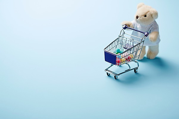 포토 JPG 스튜디오촬영 잡화 인형 컬러 생활용품 백그라운드 실내 근접촬영 사람없음 아웃포커스 파란색 쇼핑 장난감 놀이용품 카트 쇼핑카 곰인형 아기용품 장바구니 오브젝트 국내포토 뷰포인트 촬영기법 내부 바구니 파일형식