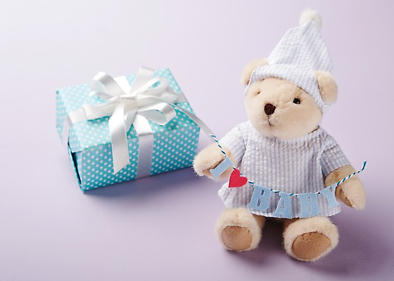 포토 JPG 스튜디오촬영 잡화 인형 컬러 생활용품 백그라운드 실내 선물 근접촬영 사람없음 아웃포커스 선물상자 상자 장난감 놀이용품 보라색 곰인형 아기용품 오브젝트 국내포토 뷰포인트 촬영기법 내부 파일형식