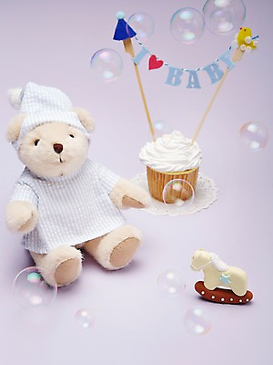 포토 JPG 스튜디오촬영 잡화 음식 인형 컬러 생활용품 백그라운드 실내 근접촬영 사람없음 아웃포커스 장난감 놀이용품 케이크 보라색 곰인형 아기용품 말_동물 비눗방울 컵케이크 오브젝트 국내포토 뷰포인트 포유류 디저트 촬영기법 내부 파일형식