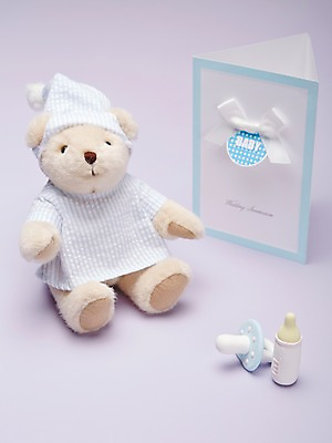 포토 JPG 스튜디오촬영 잡화 인형 컬러 생활용품 백그라운드 실내 근접촬영 사람없음 아웃포커스 장난감 놀이용품 보라색 곰인형 아기용품 우유병 젖병 병 노리개젖꼭지 오브젝트 국내포토 카드프레임 식기 뷰포인트 병_용기 프레임 촬영기법 내부 우유 파일형식